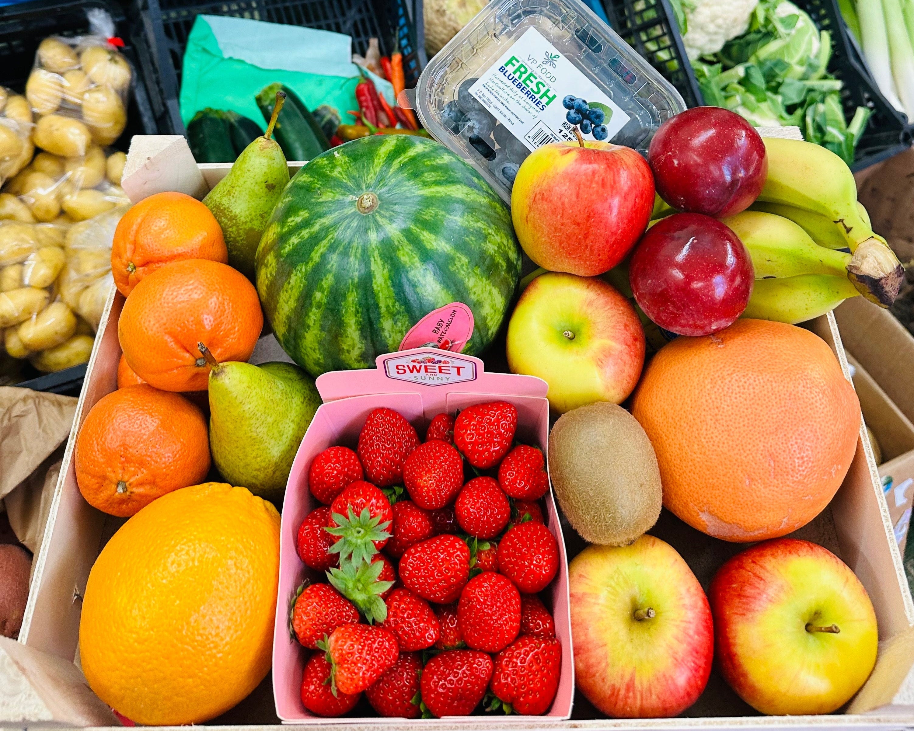 A Weekly luxury fruit box 1