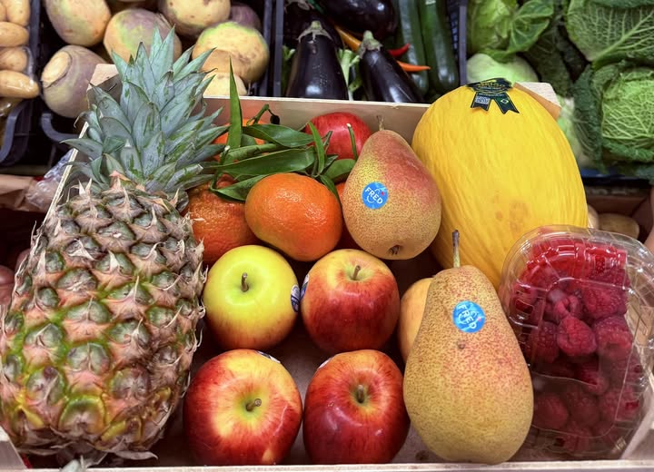 A weekly fruit box