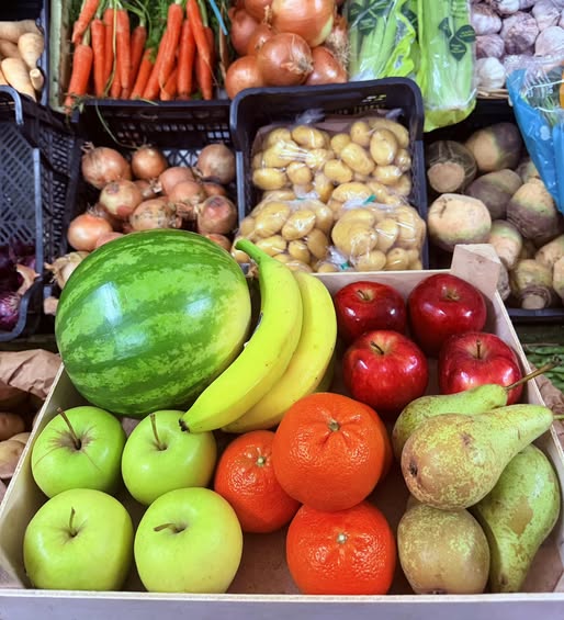 A weekly fruit box £14