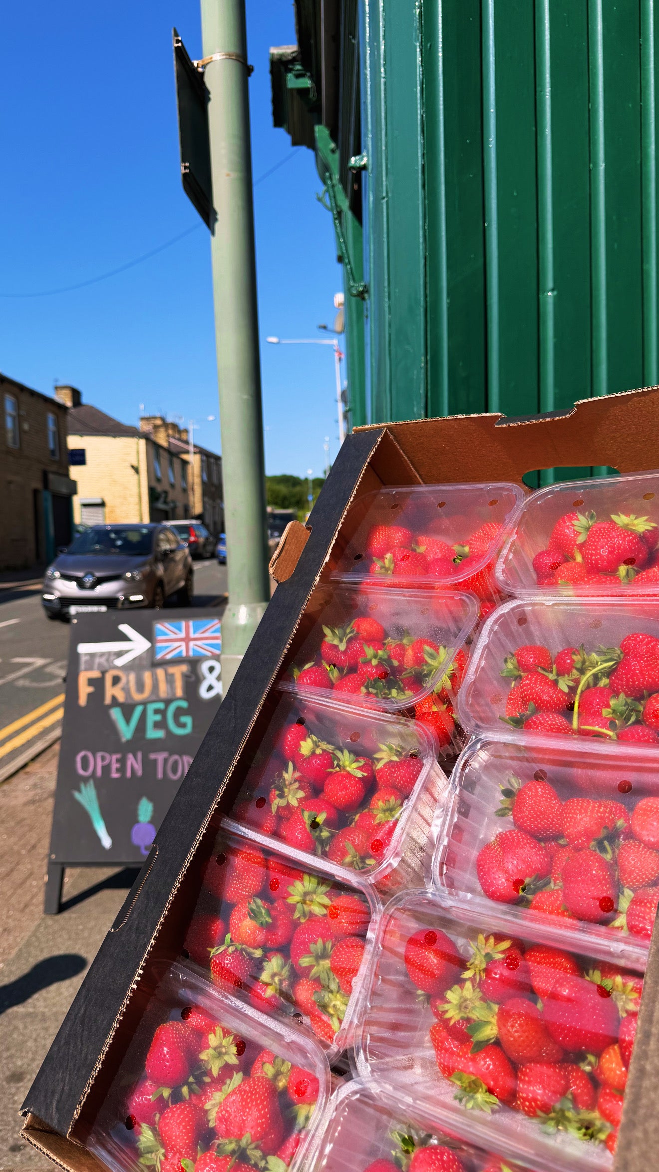 🍓 3 PUNNETS OF FRESH ENGLISH STRAWBERRIES FOR JUST £4.99! 🍓